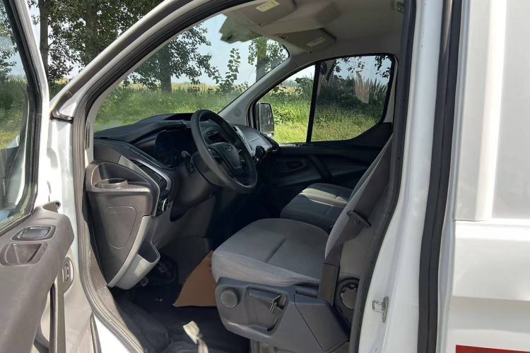 Used Ford Transit 2019 2.0T Diesel Van Mid-Chassis Mid-Roof 3-Seater China VI Standard
