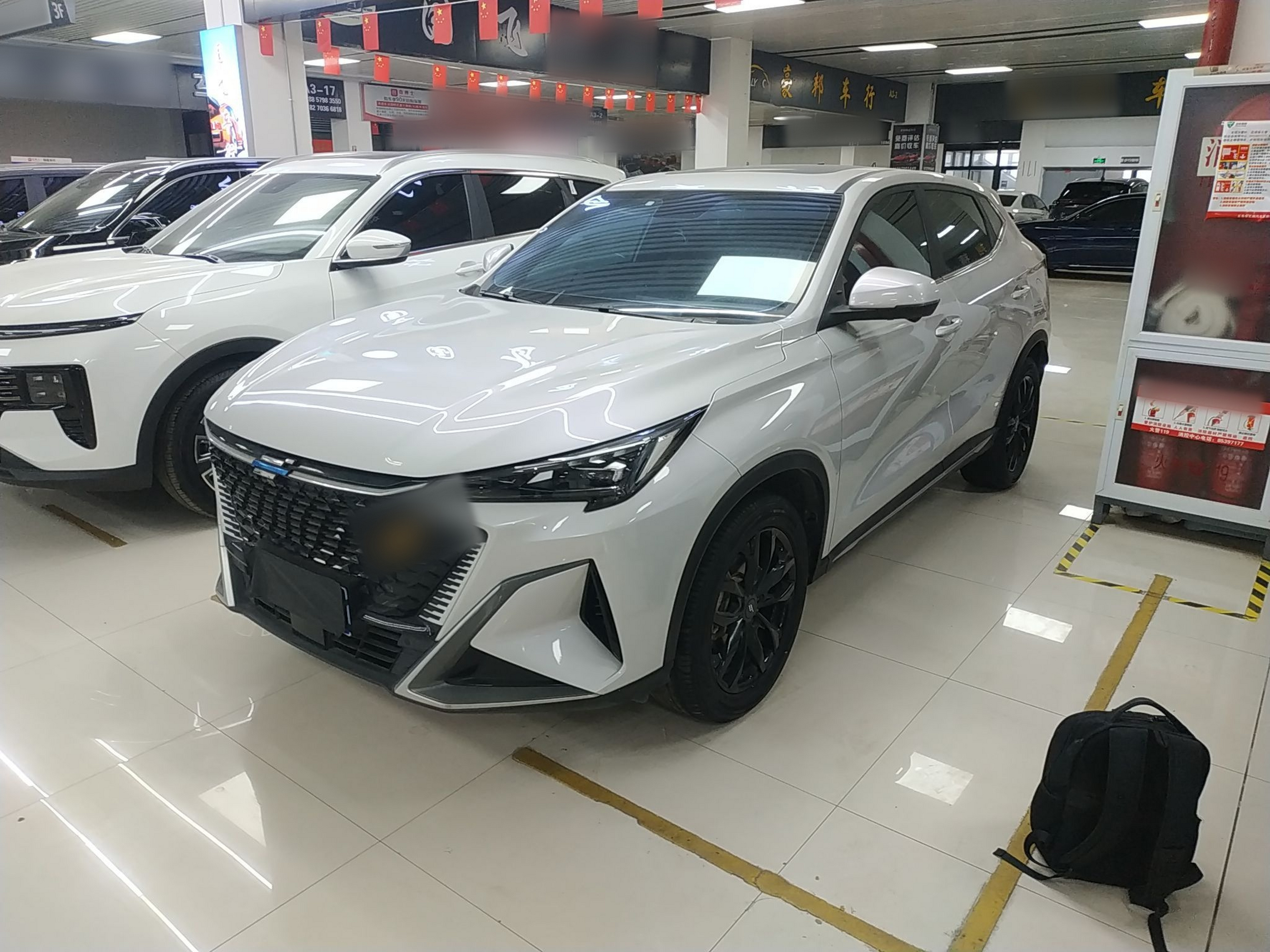 Под передней частью автомобиля