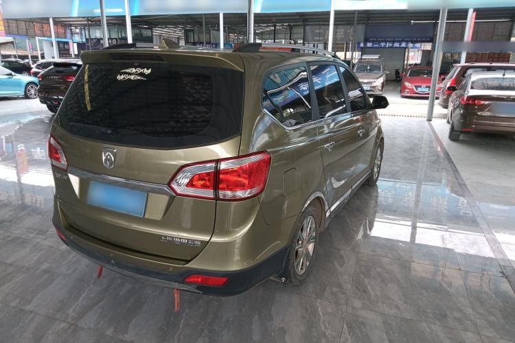 Used Baojun 730 2014 1.5L manual luxury trim 7 seats
