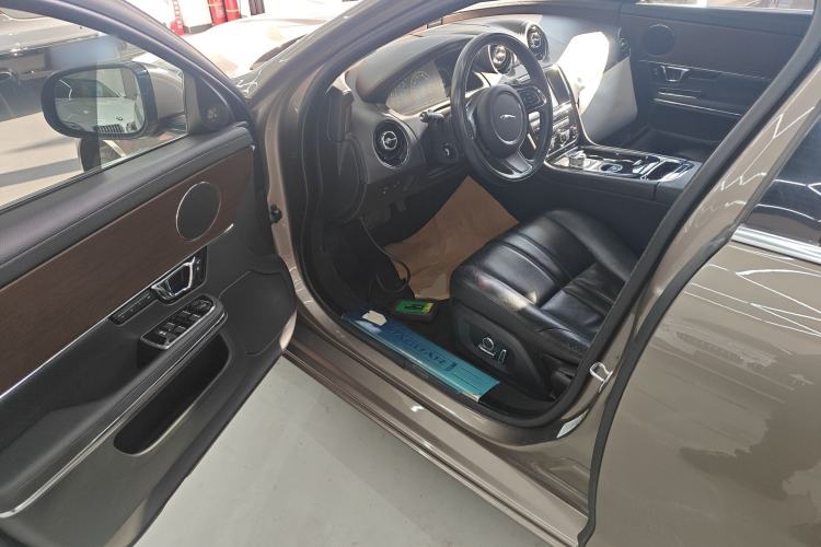 Used Jaguar XJ 2016 XJL 2.0T Two-Wheel-Drive Elegant Business Edition
