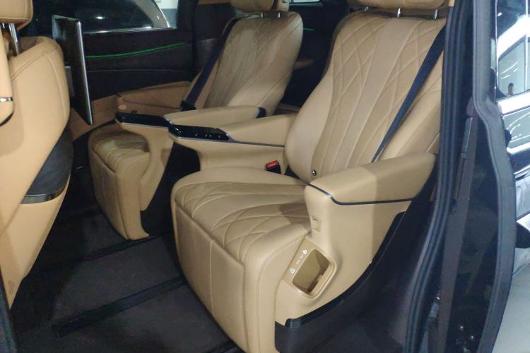 Used Denza D9 2025 DM-i Intelligent Drive 1020 Four-Wheel Drive Prestige Model
