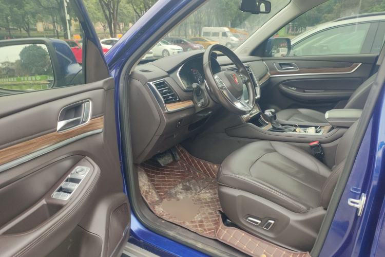 Used Roewe RX8 2018 30T Smart Connectivity Two-Wheel Drive Flagship Edition
