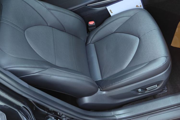 Used Toyota Avalon 2019 Dual-Engine 2.5L Luxury Edition China VI Standard