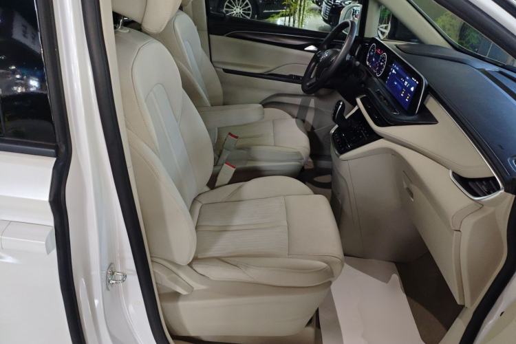 Used Buick GL8 2021 ES Landtrek 653T Comfort Edition
