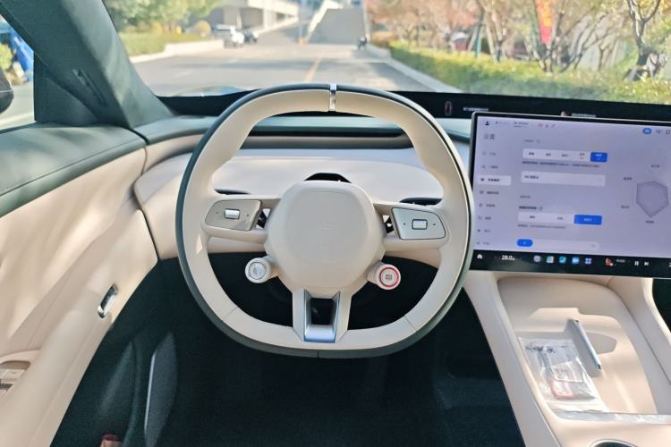 Used  YU7 2025 Ultra-Long Range High-Performance All-Wheel-Drive Max Edition
