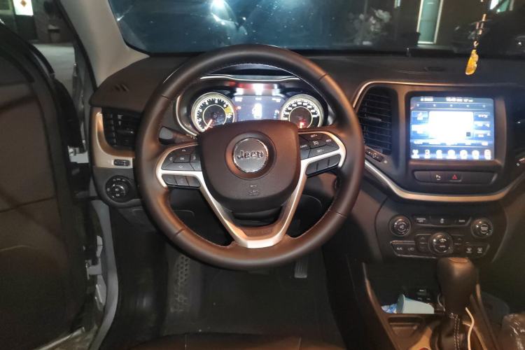 Used  Cherokee 2016 2.0L Superior Edition
