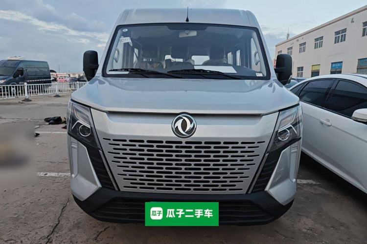 Used  Yufeng 2023 V9+ 2.0T Manual Front-Wheel-Drive Multi-Function Mid-Roof Van with 7/8/9 Seats
