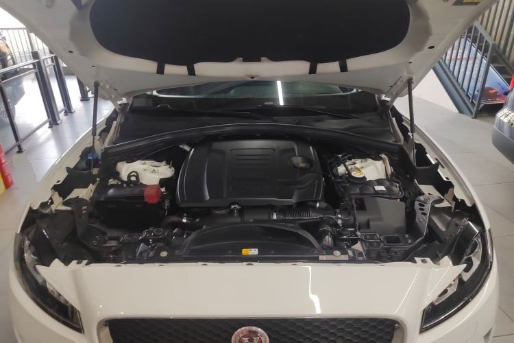 Used Jaguar F-PACE 2018 2.0T Two-Wheel Drive Urban Deluxe Edition
