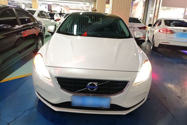 Used Volvo V40 2014 2.0T Zhiya Edition

