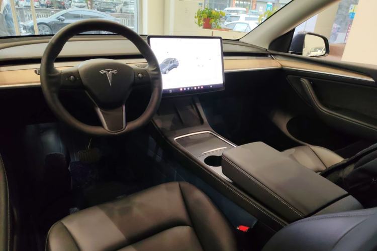 Used Tesla Model Y 2021 Long-Range All-Wheel-Drive Version 3D7