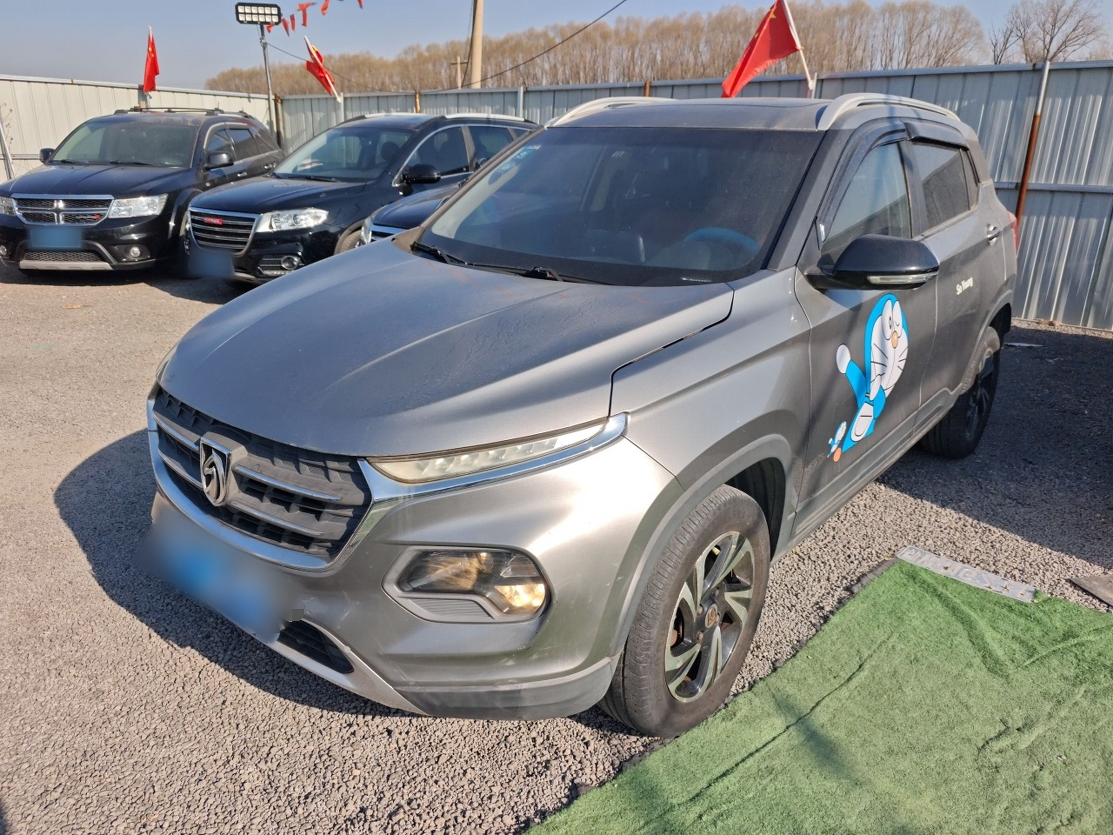 Под передней частью автомобиля