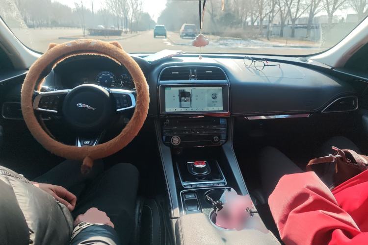 Used Jaguar F-PACE 2016 2.0T Two-Wheel-Drive R-Sport Sport Edition