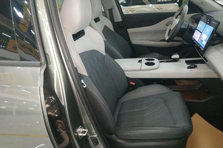 Used Changan UNI-Z New Energy 2024 Blue Whale Smart Electric iDD 125km Excellence Model
