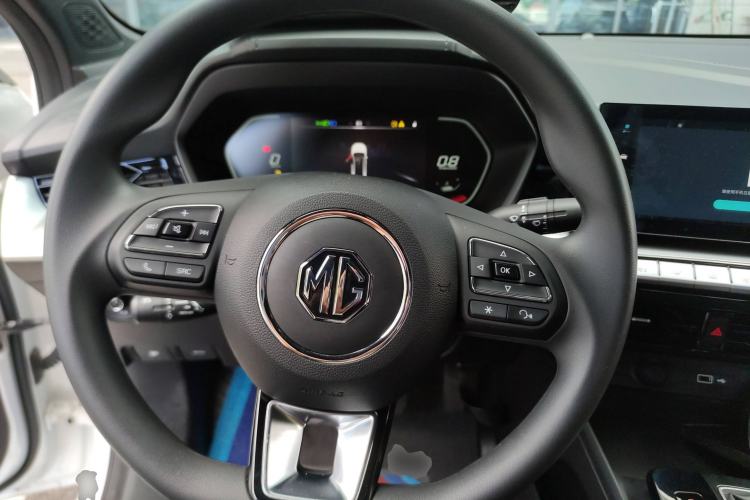 Used MG 5 2022 180 DVVT CVT Youth Luxury Edition
