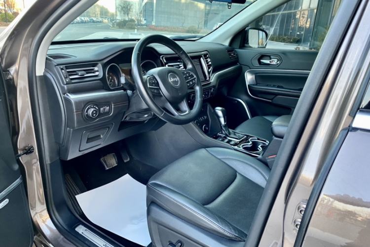 Used  Grand Commander 2018 2.0T Four-Wheel Drive Smart Enjoyment Version China V Emission Standard
