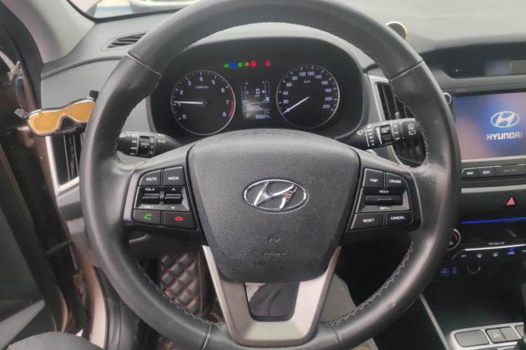 Used Hyundai ix25 2015 1.6L Automatic Two-Wheel-Drive Deluxe DLX Model
