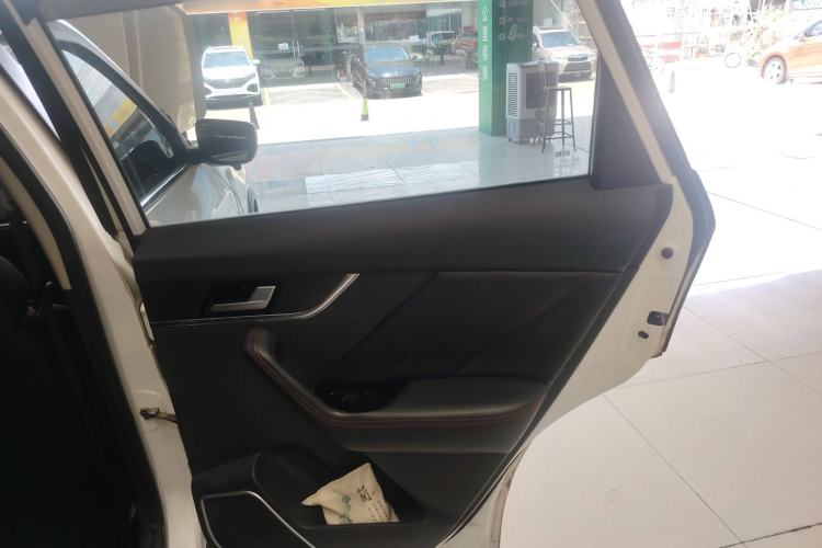 Used Venucia T60 2020 1.6L CVT Smart Drive Version China VI Standard
