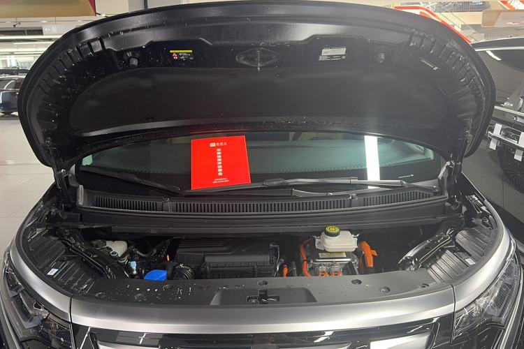 Used Denza D9 2024 DM-i 1050 Luxury Model
