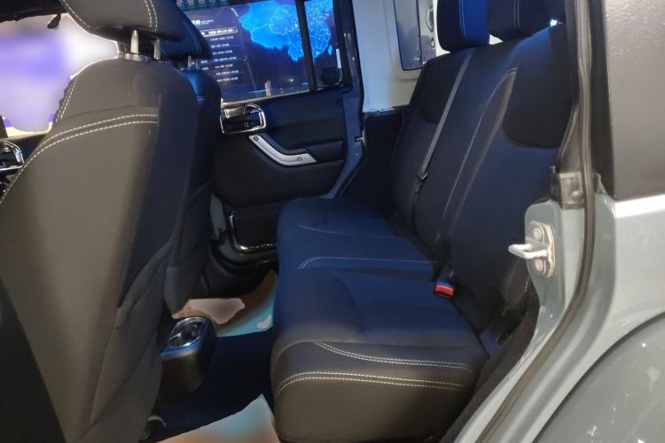 Used  Wrangler 2014 3.0L Sahara Four-Door Edition
