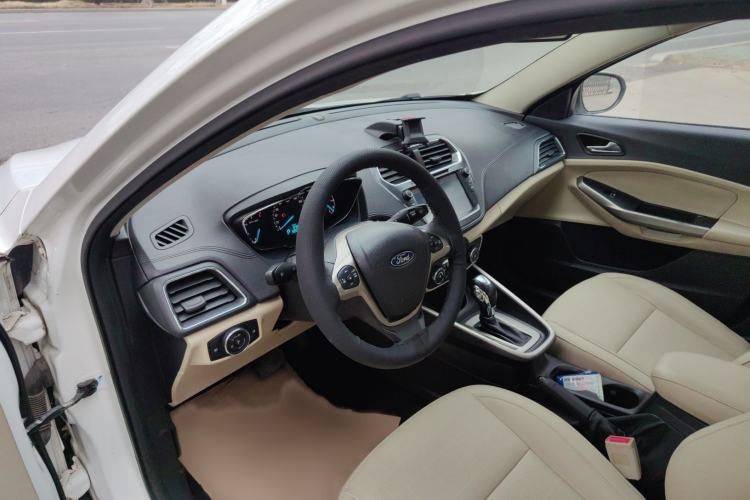 Used Ford Escort 2015 1.5L Automatic Fashion Model
