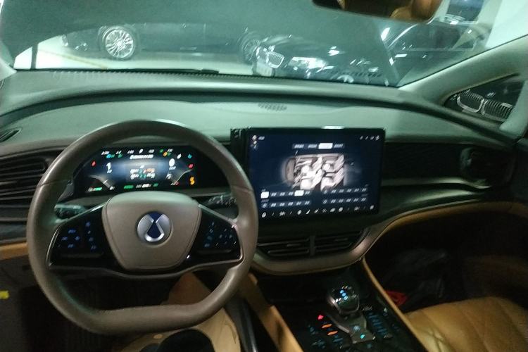 Used Denza D9 2022 DM-i 1040 Prestige Model