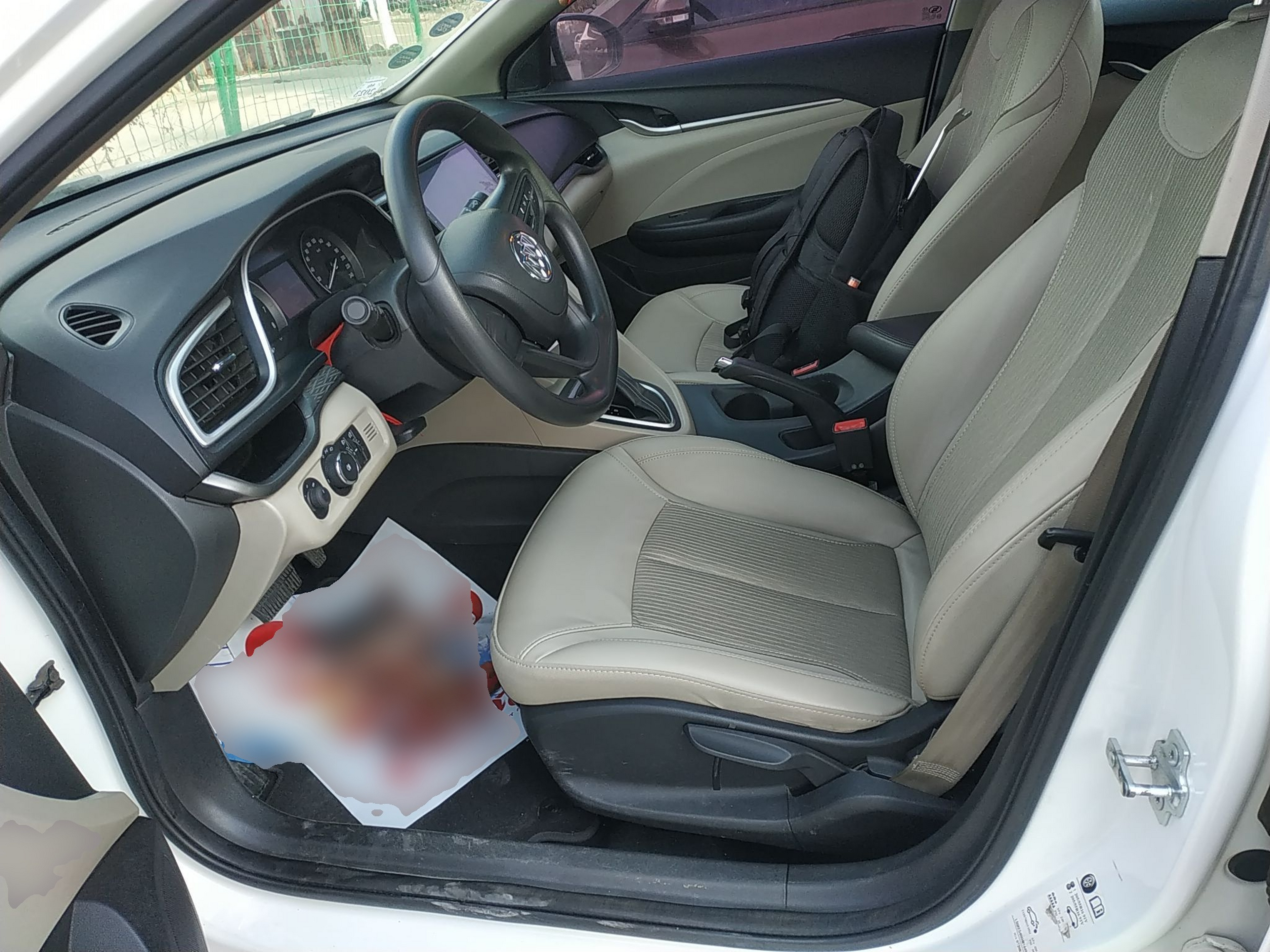 Переднее сиденье в автомобиле