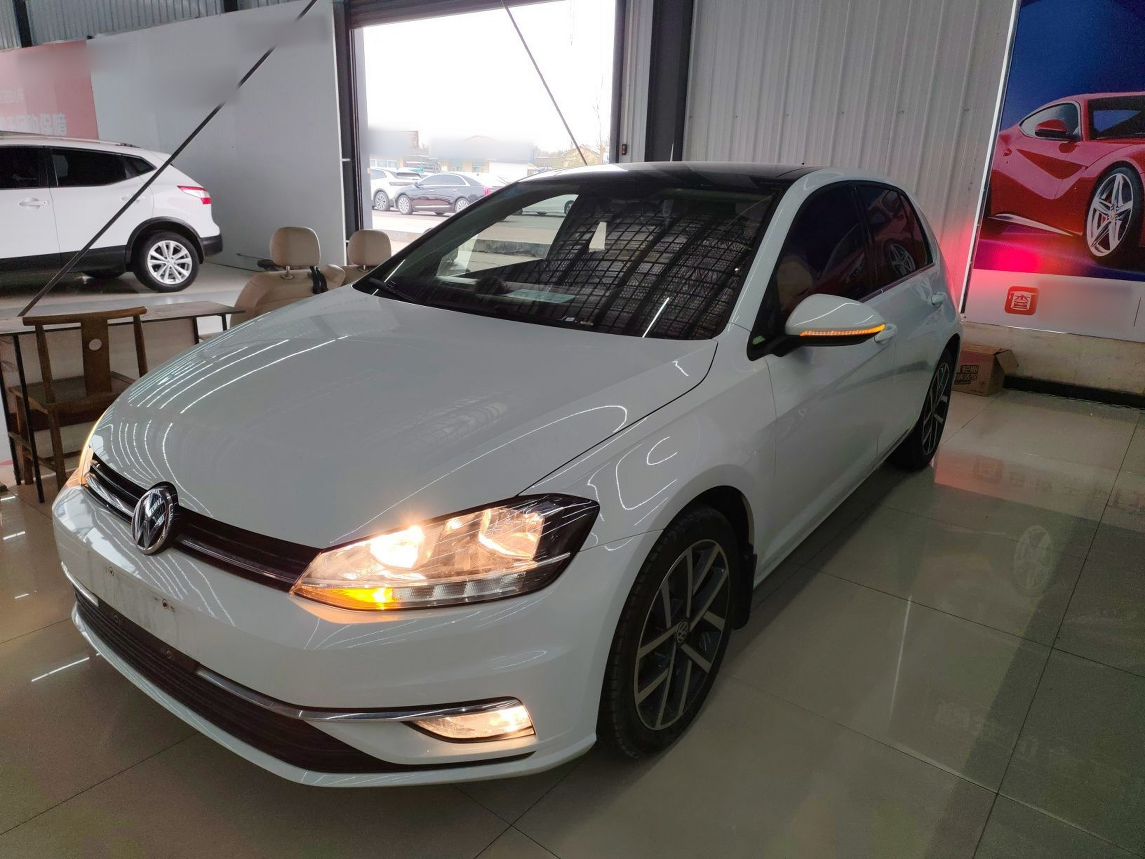 تحت مقدمة السيارة