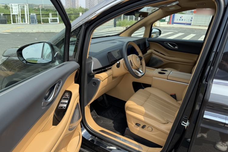 Used VOYAH Dream 2025 PHEV Four-Wheel Drive Prestige Kunpeng Edition