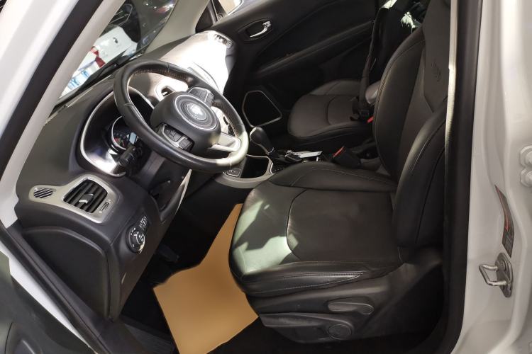 Used  Compass 2017 200T Automatic Family Edition
