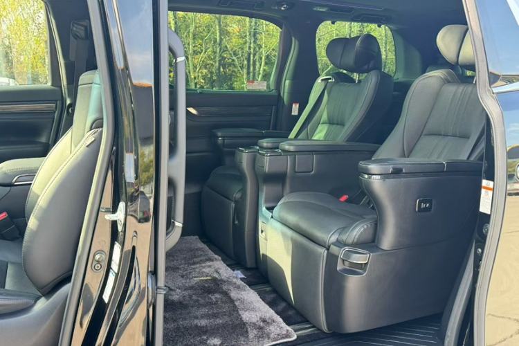 Used Lexus LM 2020 300h Seven-Seat Elegant Edition
