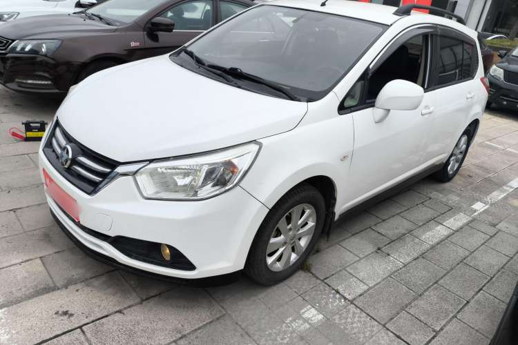 Used Venucia R50 2015 1.6L Manual Fashion Edition
