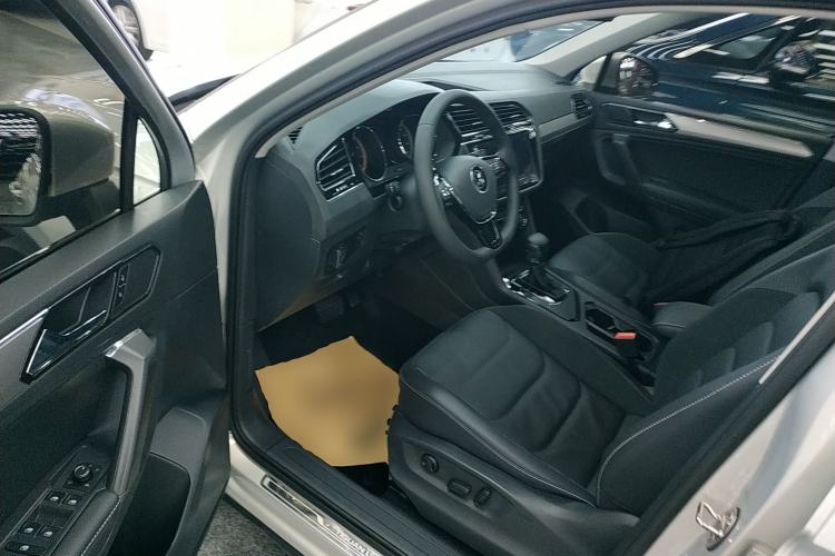 Used Volkswagen Tiguan L 2021 330TSI Automatic Two-Wheel Drive Smart Edition
