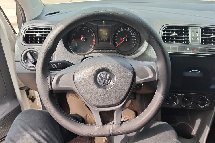 Used Volkswagen Polo 2016 1.4L Manual Fashion Model