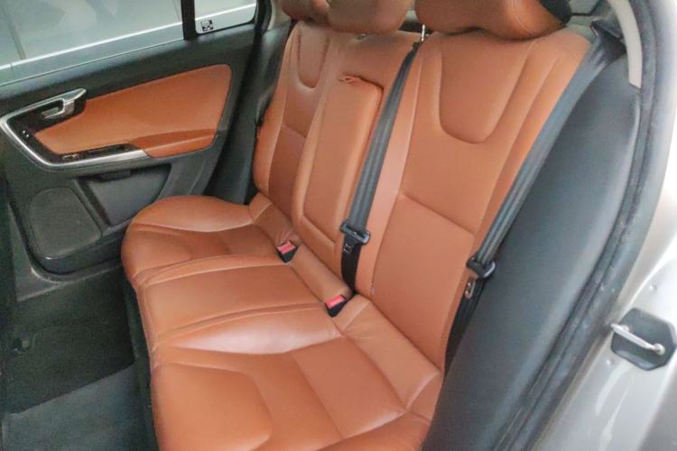 Used Volvo S60 2014 S60L 2.0T Zhiyuan Edition
