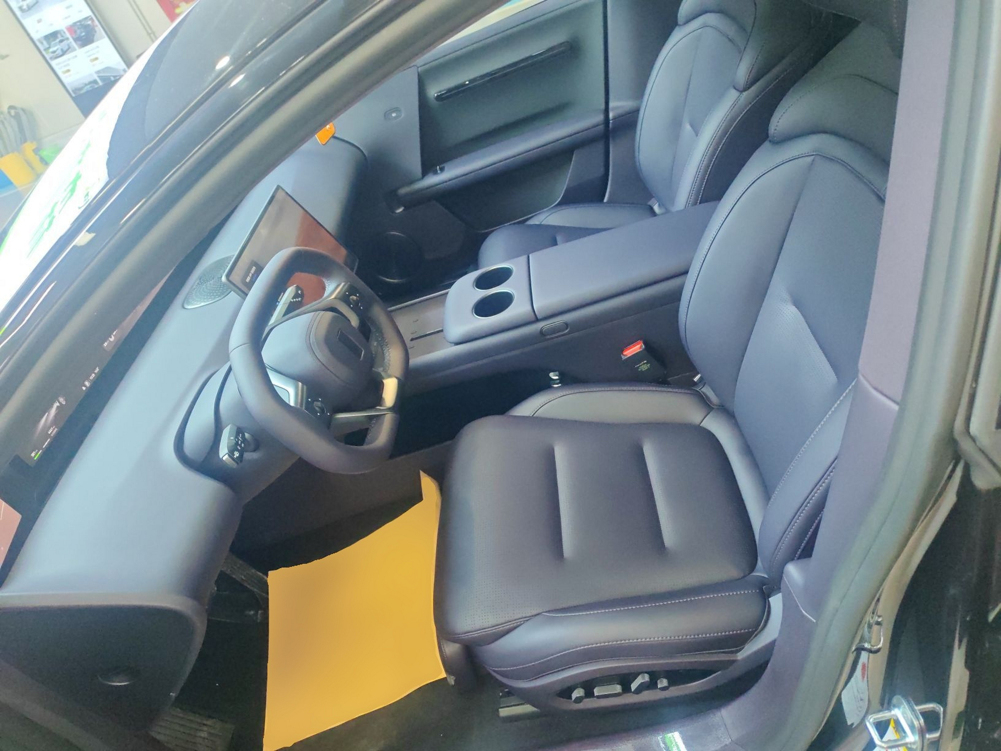 Переднее сиденье в автомобиле