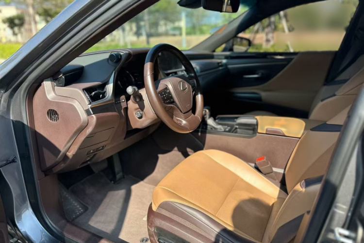 Used Lexus ES 2020 200 Excellence Edition
