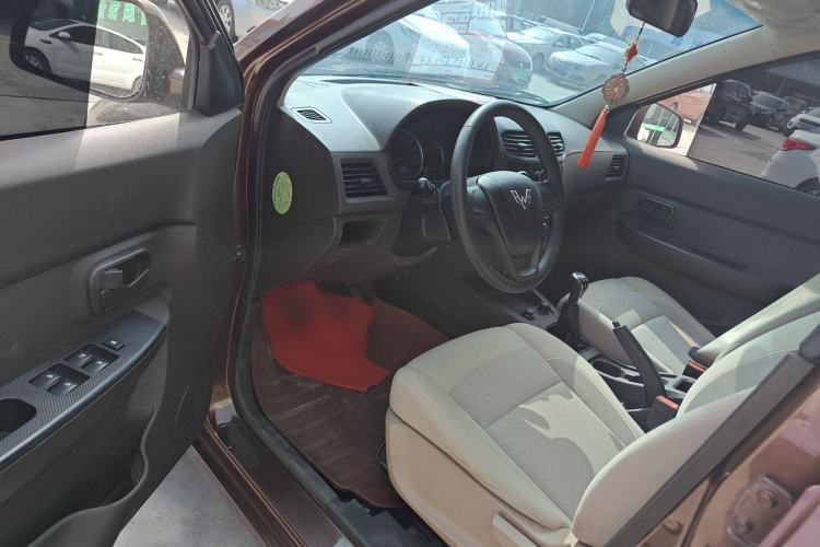 Used Wuling Hongguang 2015 1.5L S Basic Version China V Standard
