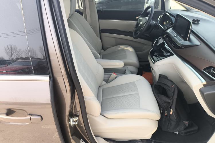 Used Buick GL8 2023 Land Executive Class Comfort Model
