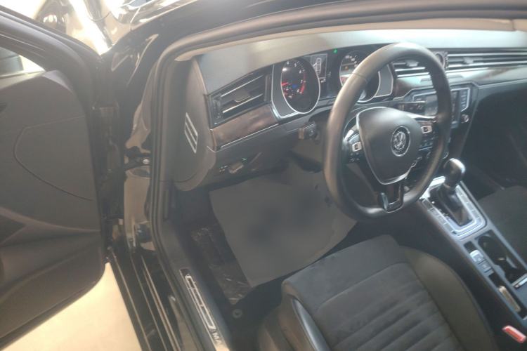 Used Volkswagen Magotan 2017 330TSI DSG Luxury Model
