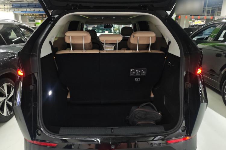 Used XPeng X9 2024 640 All-Wheel Drive High-Performance Max