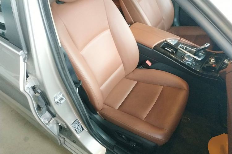 Used BMW 5 Series 2014 528Li Leading Model
