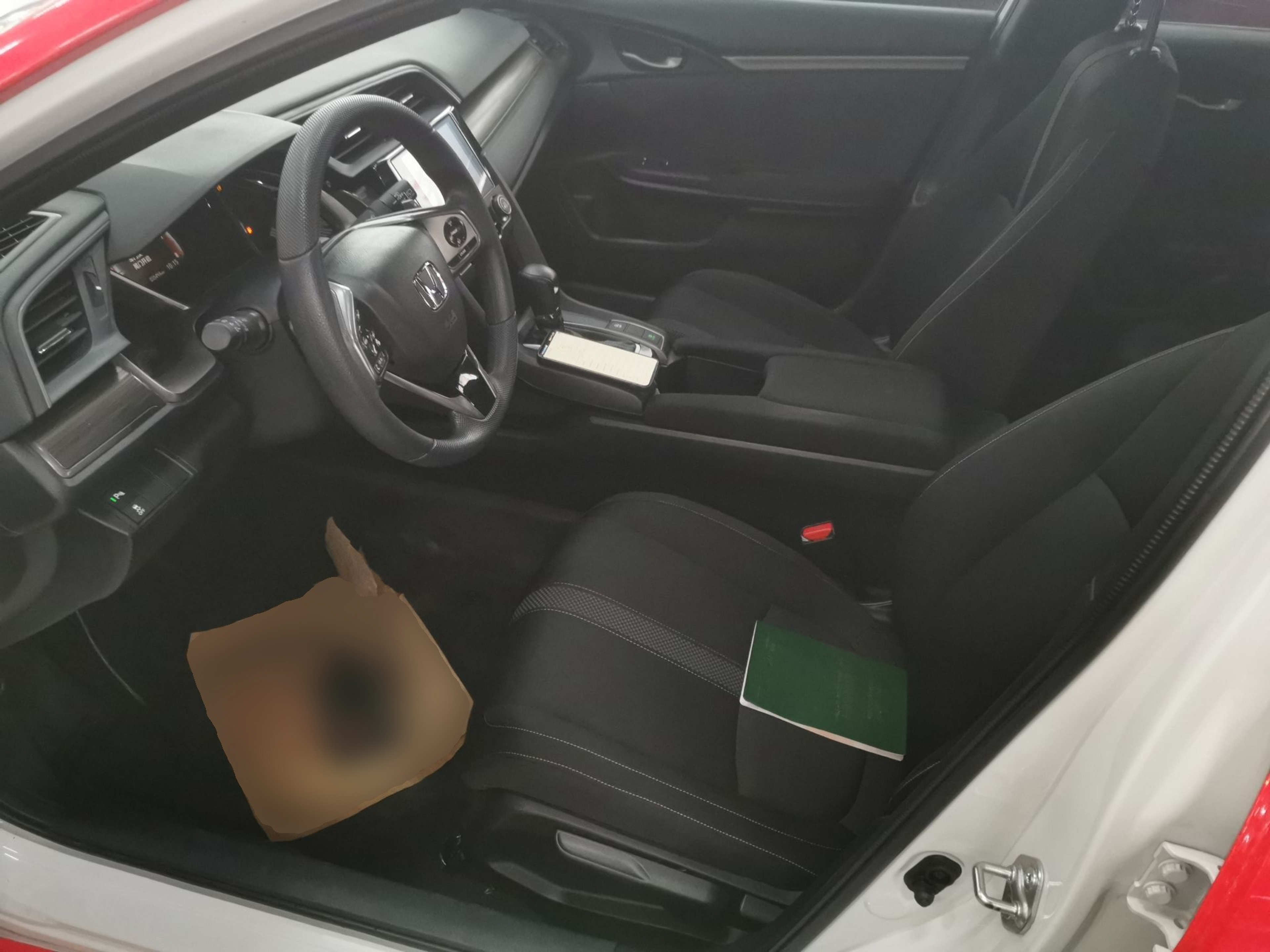 Переднее сиденье в автомобиле