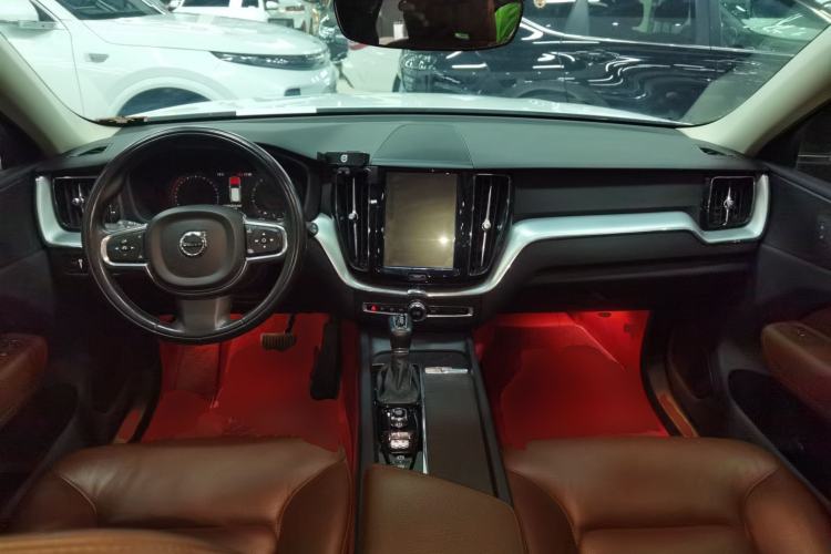Used Volvo XC60 2019 T5 4x4 Zhiyuan Edition China VI Standard
