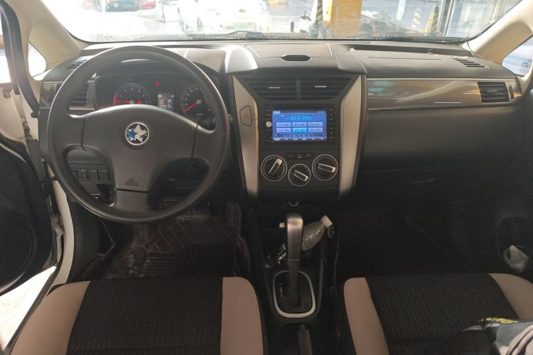 Used Venucia R50X 2015 1.6L Automatic Trend Edition