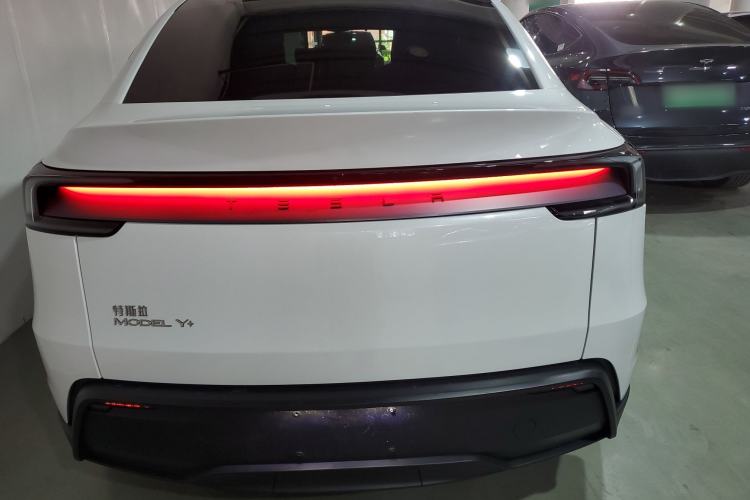 Used Tesla Model Y 2025 Long-Range All-Wheel-Drive Version