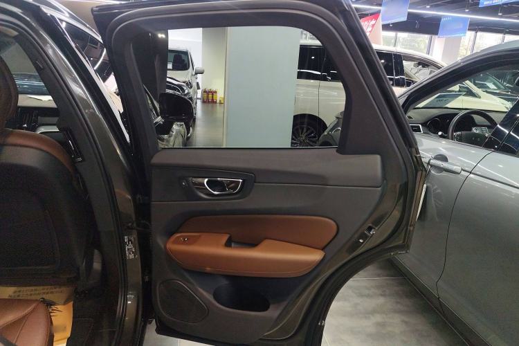 Used Volvo XC60 2019 T5 4x4 Zhiyuan Edition China VI Standard
