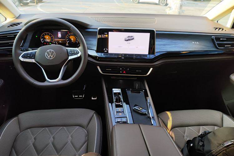 Used Volkswagen Viloran 2024 380TSI Premium Edition