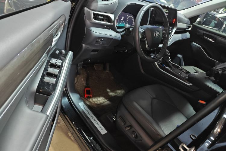 Used Toyota Highlander 2024 2.5L Smart Electric Hybrid Dual-Engine Four-Wheel Drive Prestige Version – 7 Seats