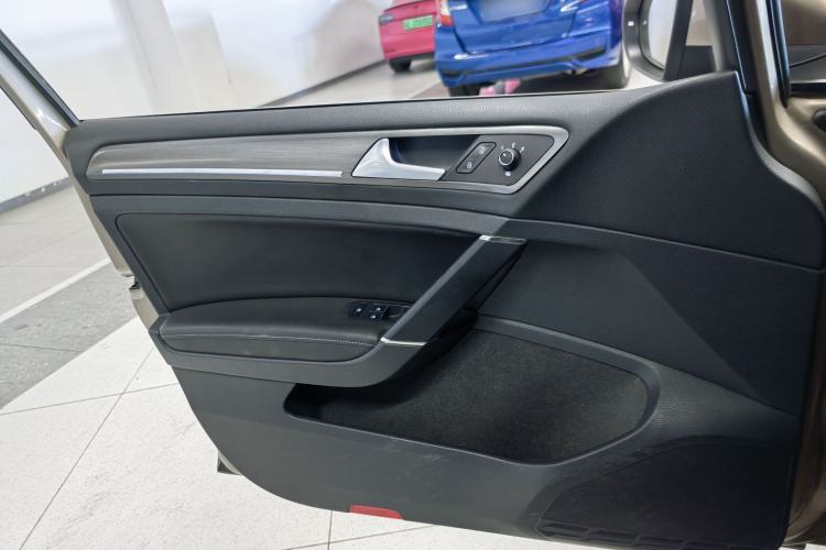 Used Volkswagen Golf 2015 1.4TSI Automatic Luxury Model
