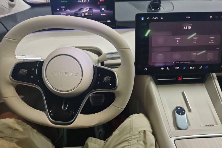 Used Hima Luxeed R7 2024 All-Electric 802 km Max
